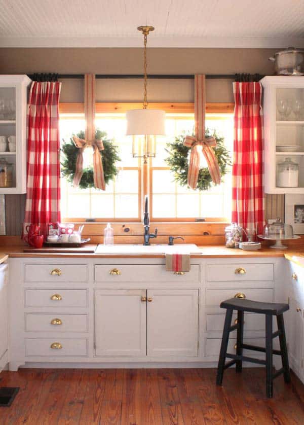 30 Insanely Beautiful Last-Minute Christmas Windows Decorating Ideas homesthetics decor (5)