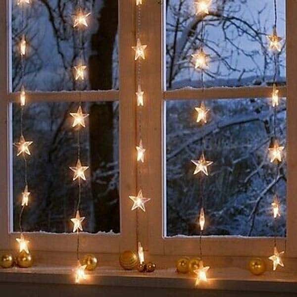 30 Insanely Beautiful Last-Minute Christmas Windows Decorating Ideas homesthetics decor (7)