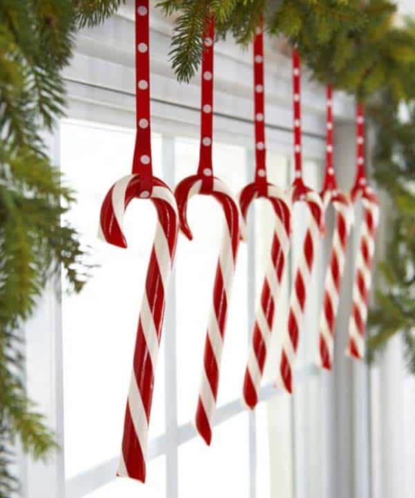30 Insanely Beautiful Last-Minute Christmas Windows Decorating Ideas homesthetics decor (8)
