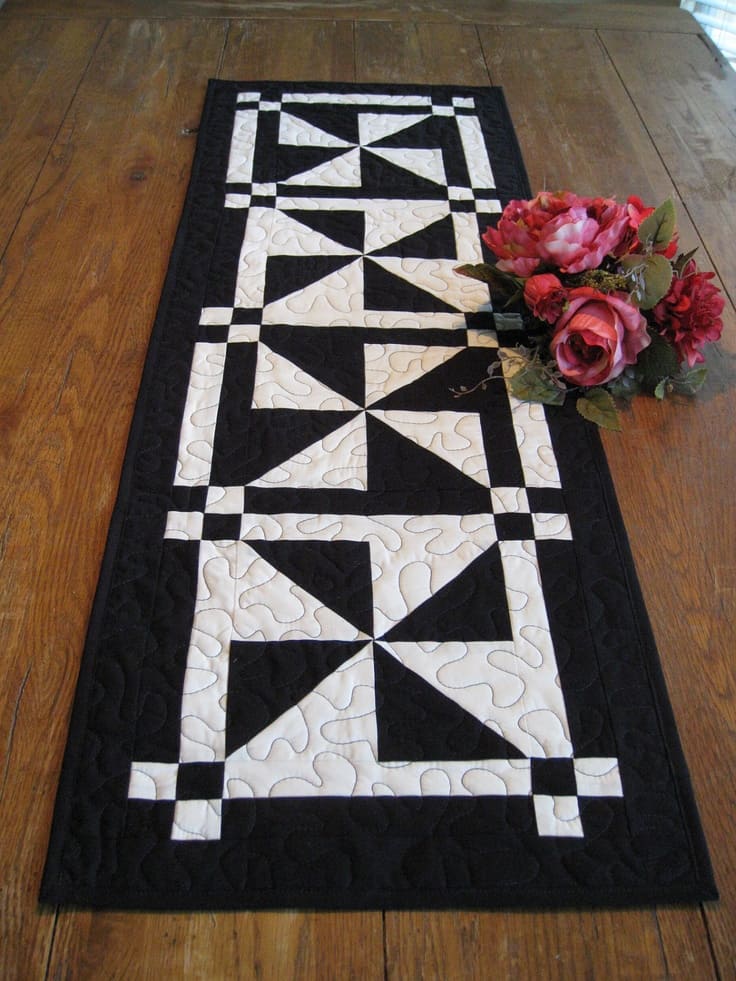 20 DIY Quilted Table Runner Ideas For All Year Round (13)