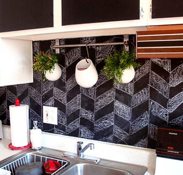 Design your back-splash beautifully with chalkboard