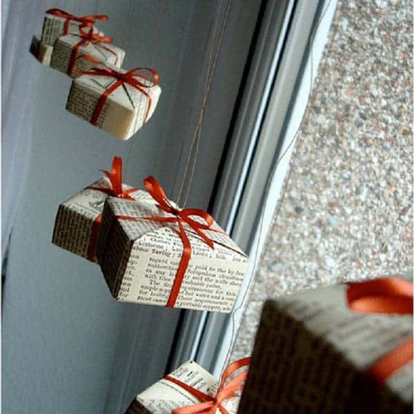 #16 USE NEWSPAPERS TO EMBELLISH PRESENTS ON YOUR WINDOWS