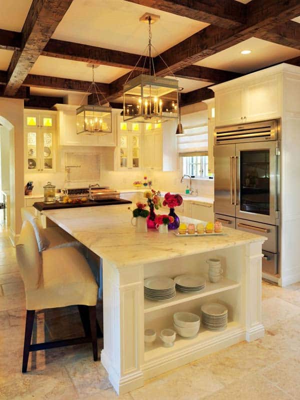 SENSIBLE KITCHEN DECOR EMPHASIZED BY EXPOSED WOODEN BEAMS