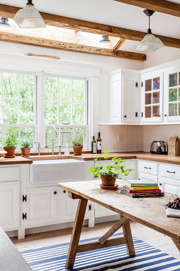 IMPECCABLE KITCHEN DECOR NOURISHED BY LIGHT