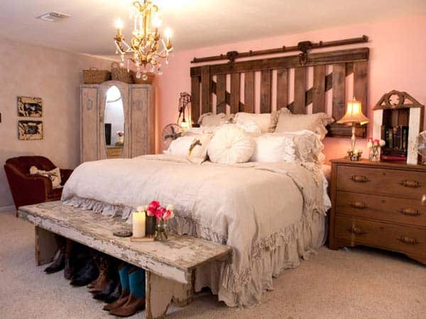  BRING VINTAGE CHARM IN AN ECLECTIC DECOR The Foot of the Bed homesthetics decor (4)