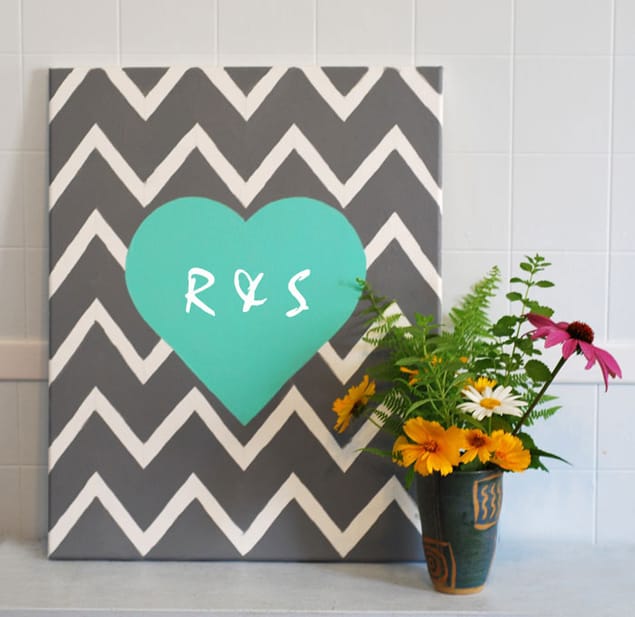 21. A MIXTURE OF A CHEVRON BACKGROUND OBTAINED WITH THE USE IF TAPE AND A CENTRAL BRUSH PAINTED HEART