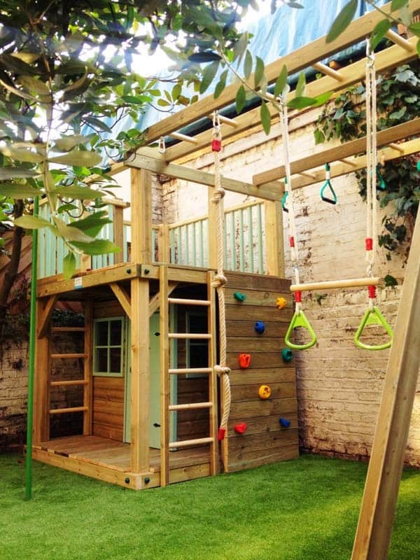 COMPLETE OUTDOOR PLAY SET READY FOR LAUGHTER AND JOY