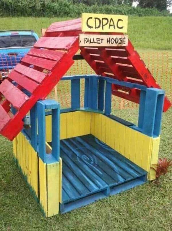 WOODEN PALLET PLAY HOUSE FULL OF COLOR