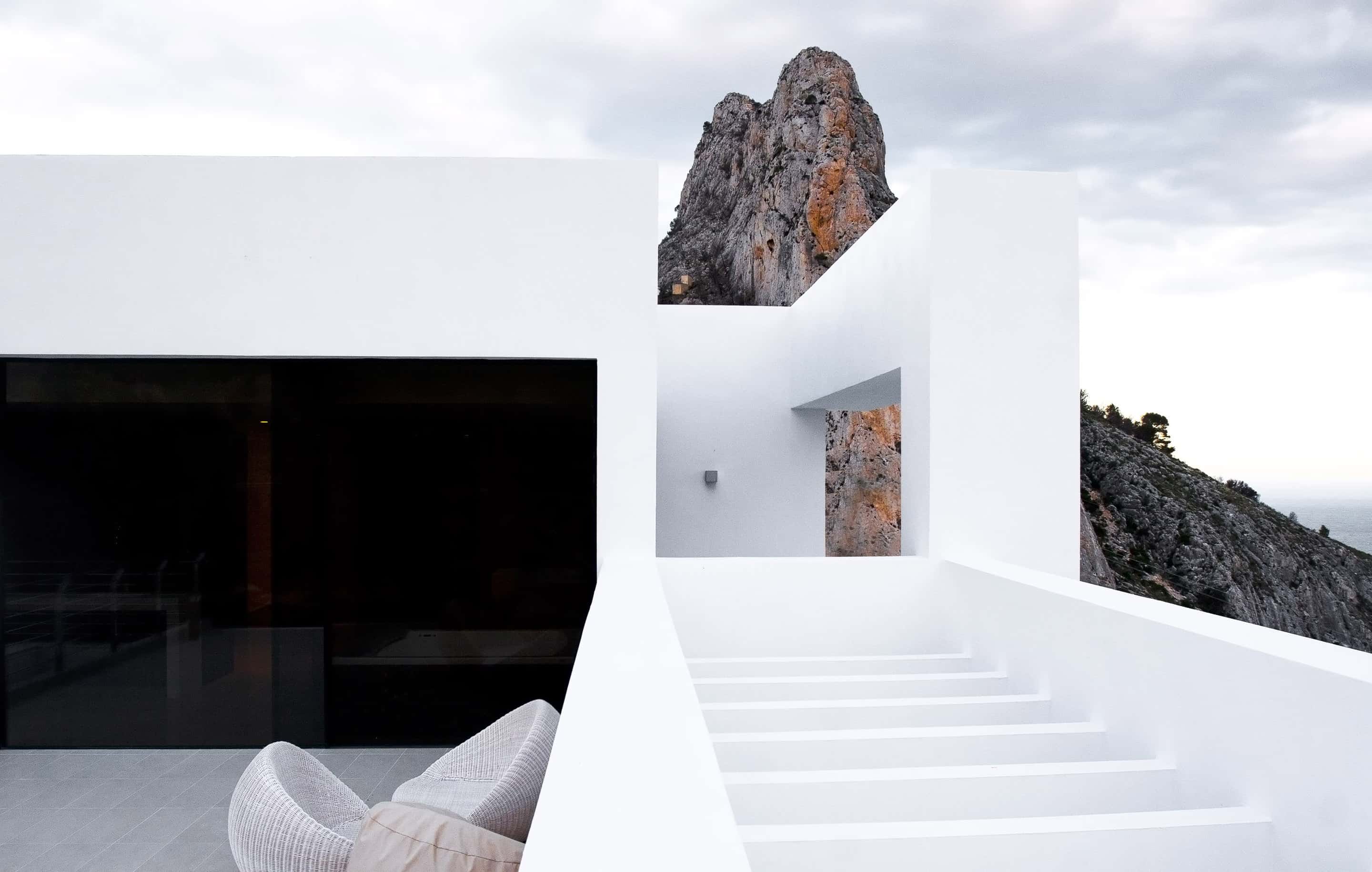 Modern-Mansions-Superlatives-La-Perla-del-Mediterraneo-by-Carlos-Gilardi-homesthetics-design-11