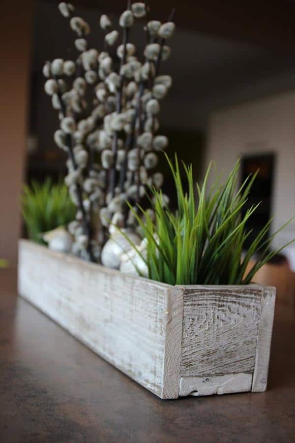 #2. OLD WOODEN PALLET BOARDS ASSEMBLED AS A DINNING ROOM TABLE BOX CENTERPIECE