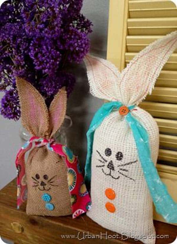 #21 Accessorize simple bags with an Easter friend look