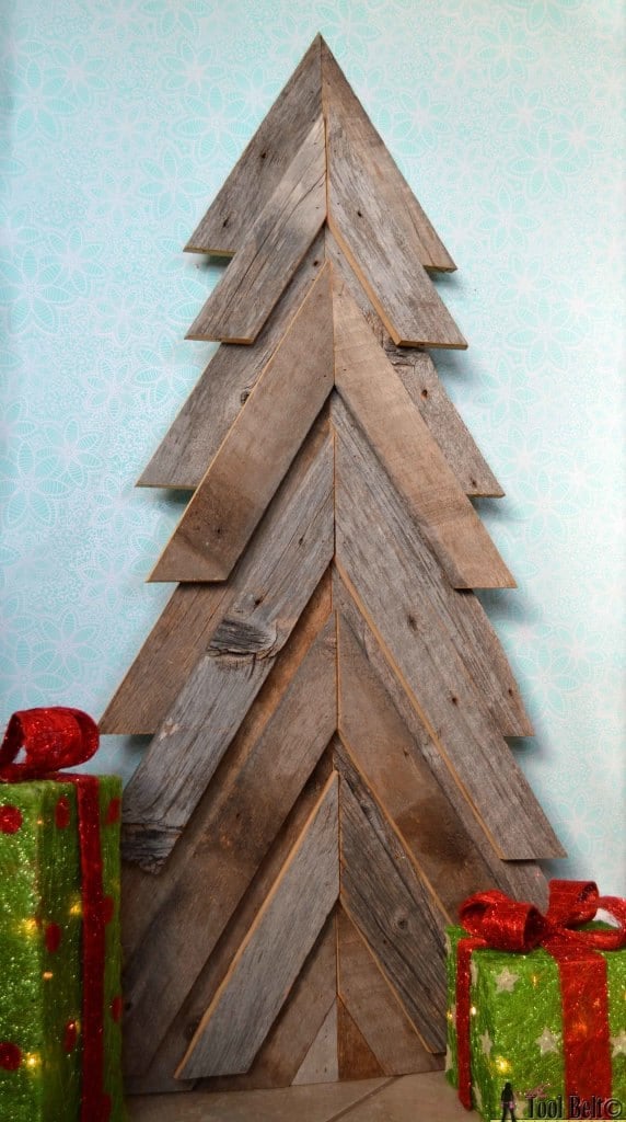 #49. A SIMPLE Wooden Pallet RUSTIC CHRISTMAS TREE