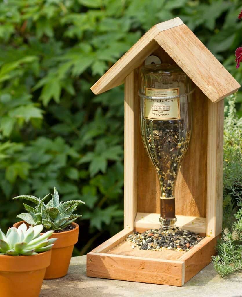 wINE AND WOOD BIRD FEEDER