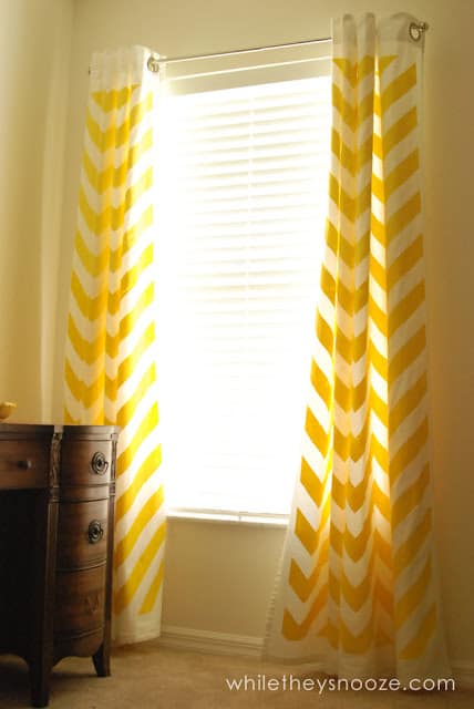 DIY CHEVRON CURTAIN