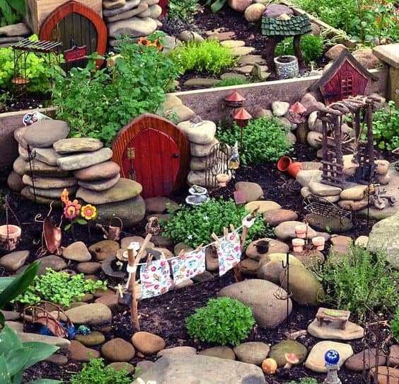 16 Do-It-Yourself Fairy Garden Ideas For Kids (1)