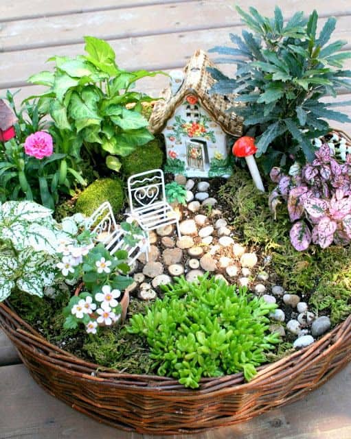 16 Do-It-Yourself Fairy Garden Ideas For Kids (14)