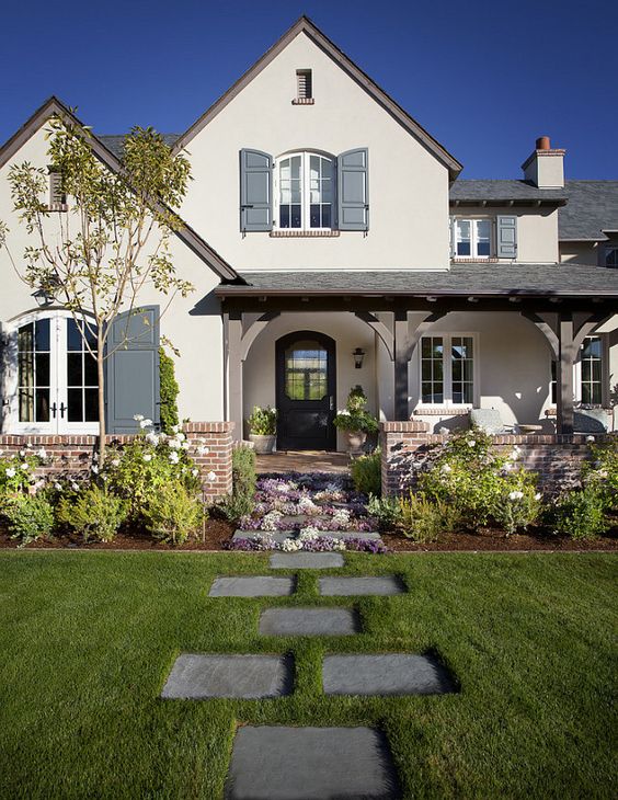 17 Curb Appeal Ideas To Enhance and Draw Attention To The Front Of Any Home (17)