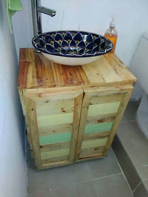 21. NESTLE A SCULPTURAL SINK ON SALVAGED WOOD AND MAKE A VANITY CABINET