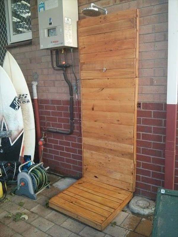 3. USE WOOD TO SHAPE AN OUTDOOR SHOWER WITH EASE