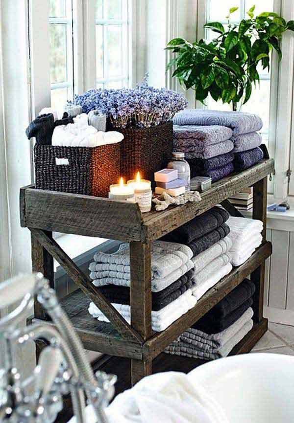 8. OPEN-SHELVING COZY RUSTIC BATHROOM TOWEL STORAGE