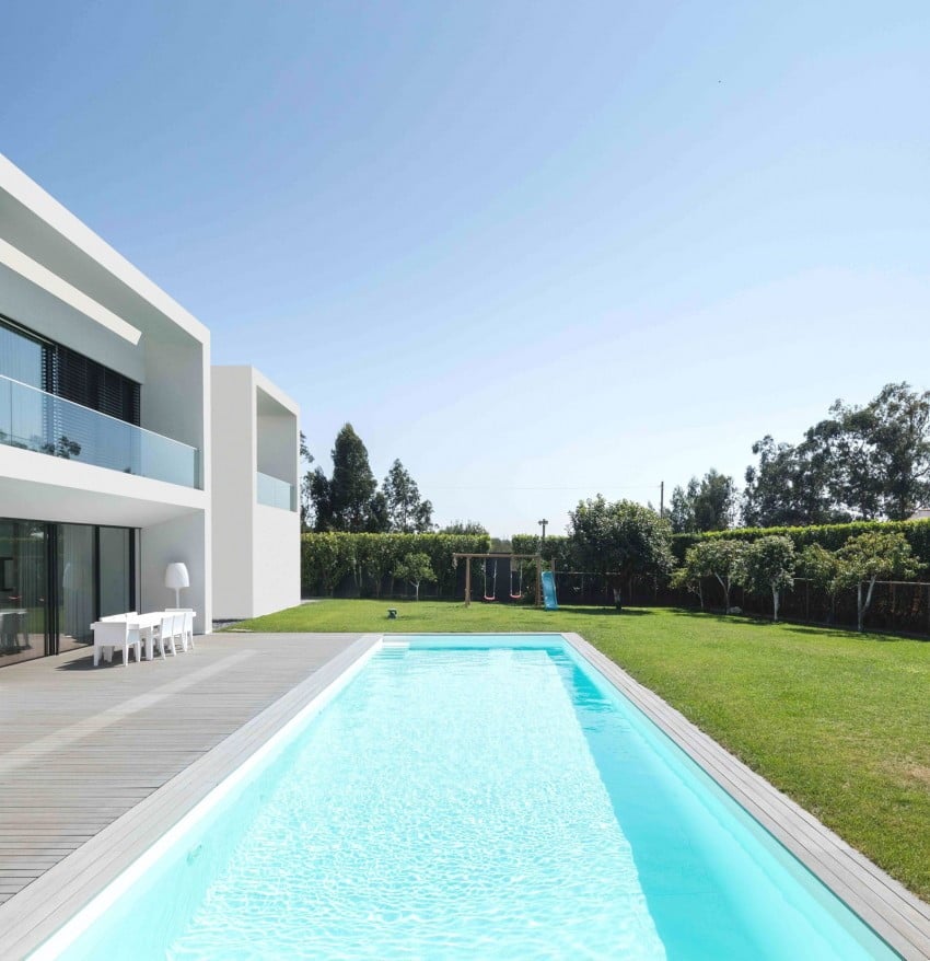 Impeccable-Contemporary-Home-in-Vila-do-Conde-by-Raulino-Silva-Arquitecto-3
