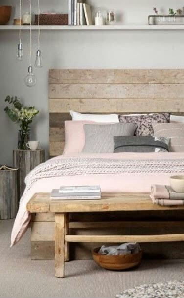 8. DELICATE FEMININE PALLET WOOD BED