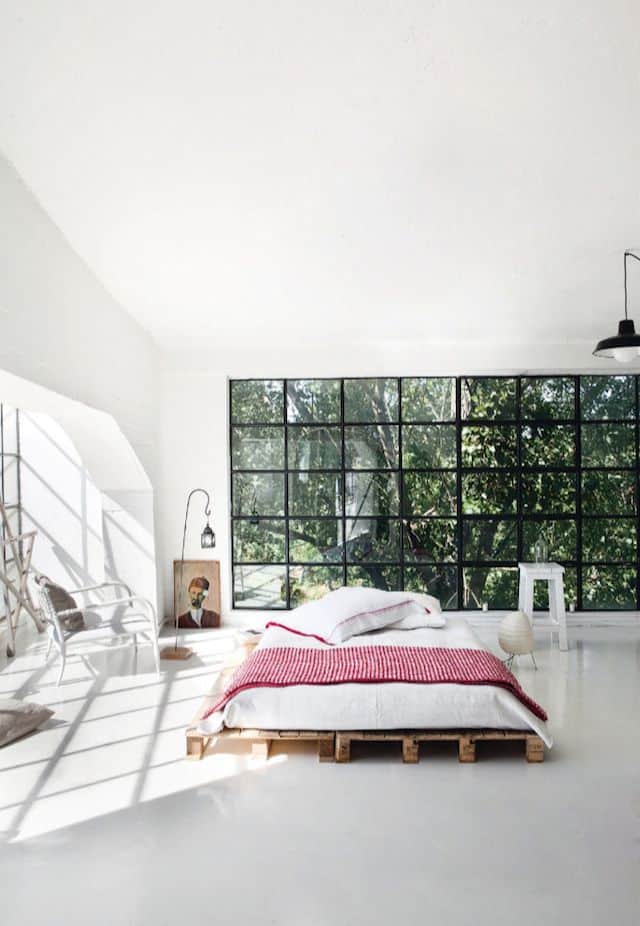 10. THE PERFECT BED FRAME DESIGN FOR AN AIRY LARGE MODERN BEDROOM