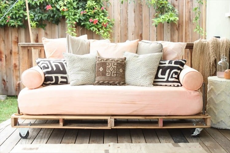 35. FEMININE OUTDOORS PALLET FRAME SOFA