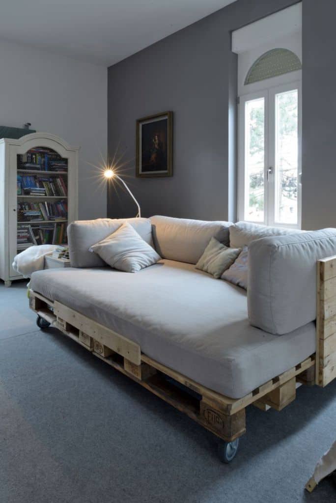 37. A COZY PALLET DAY BED PERFECT FOR A SMALL LIVING ROOM