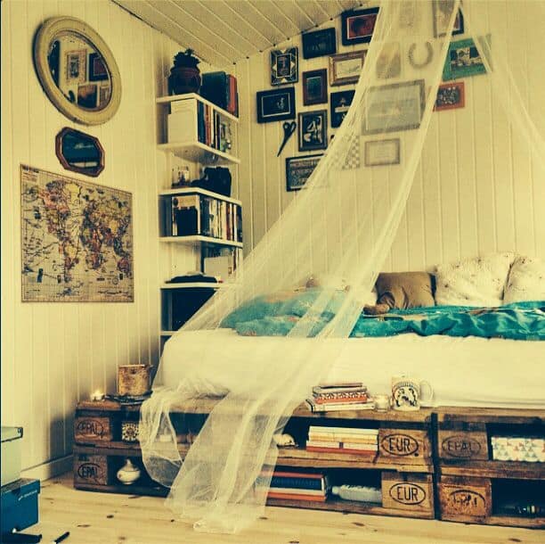 26. BOHEMIAN CHIC COZY BEDROOM CORNER