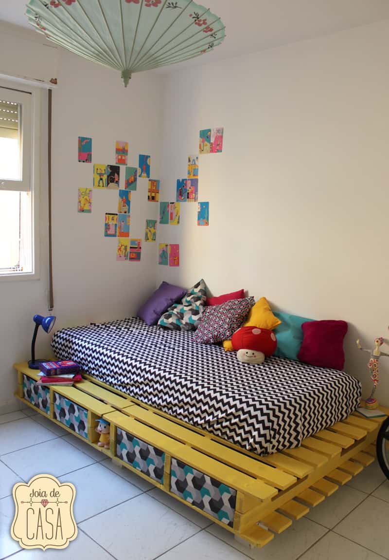 A COLORFUL FUN APPROACH TO A KID'S BED FRAME