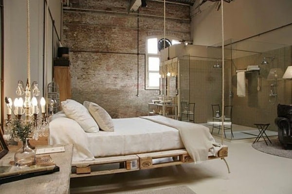 SUSPENDED PALLET BED FRAME IN A GLAMOROUS INDUSTRIAL CHIC DECOR