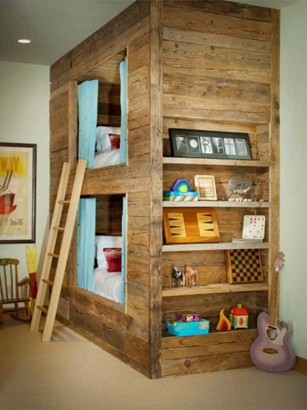 BUNK BEDS CREATED OUT OF PALLET WOOD