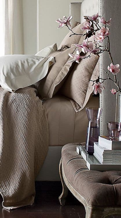 THE COMFORTABLE TAUPE BEDROOM DESIGN-homesthetics (2)