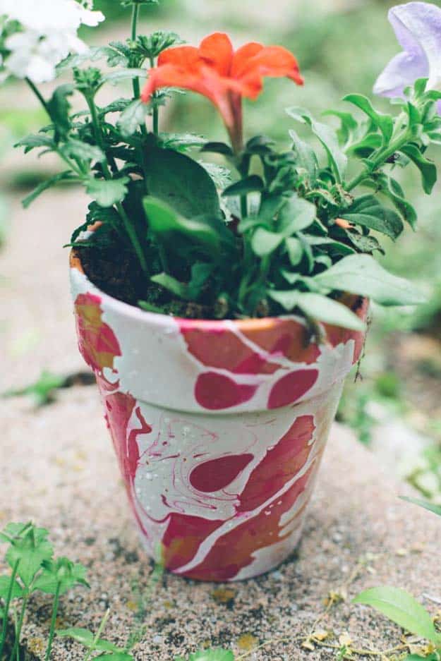 Marbled-Nail-Polish-Pot