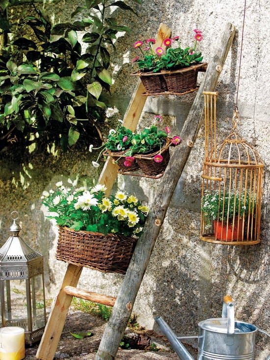 17 Brilliant Planter Stand Alternatives to Transform Your Backyard homesthetics (13)