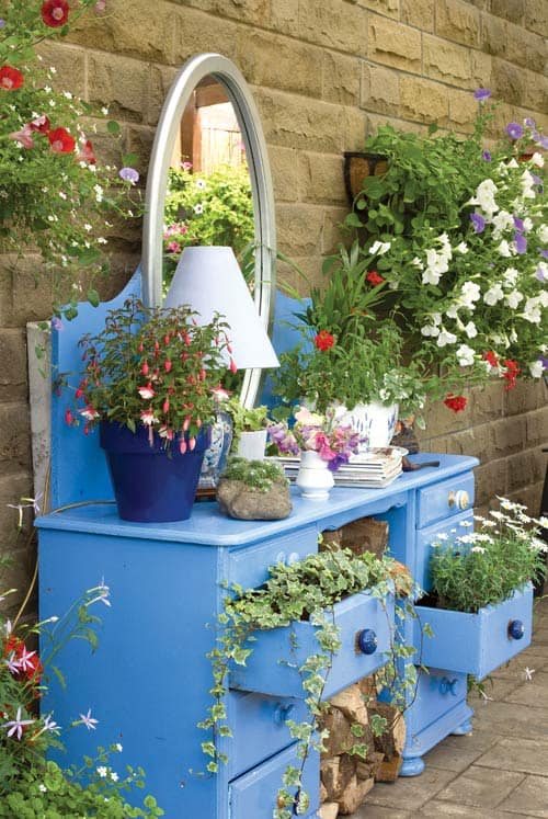 17 Brilliant Planter Stand Alternatives to Transform Your Backyard homesthetics (14)