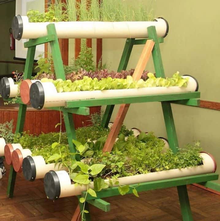 17 Brilliant Planter Stand Alternatives to Transform Your Backyard homesthetics (2)