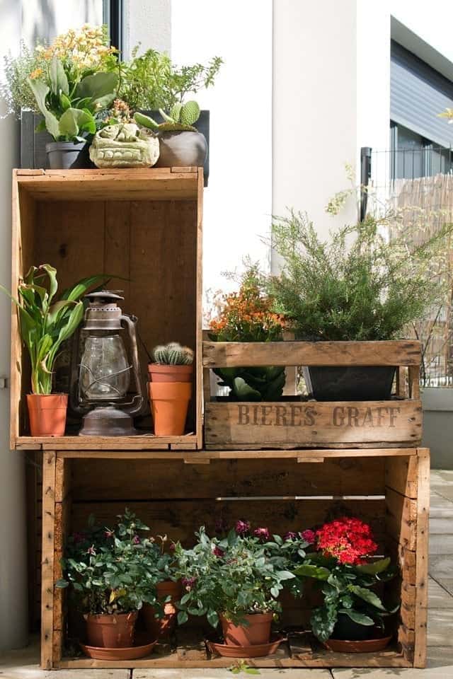17 Brilliant Planter Stand Alternatives to Transform Your Backyard homesthetics (6)