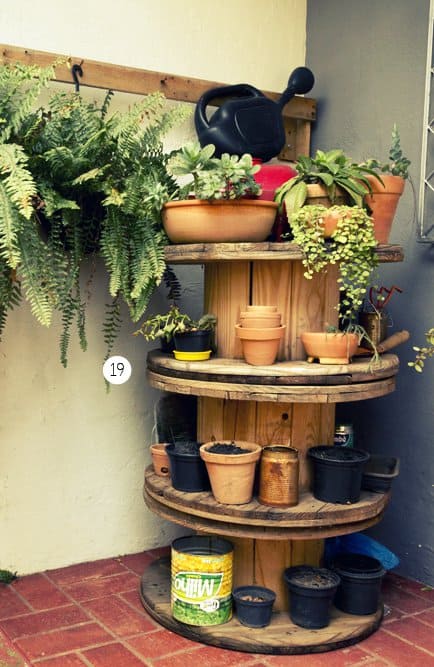 17 Brilliant Planter Stand Alternatives to Transform Your Backyard homesthetics (8)