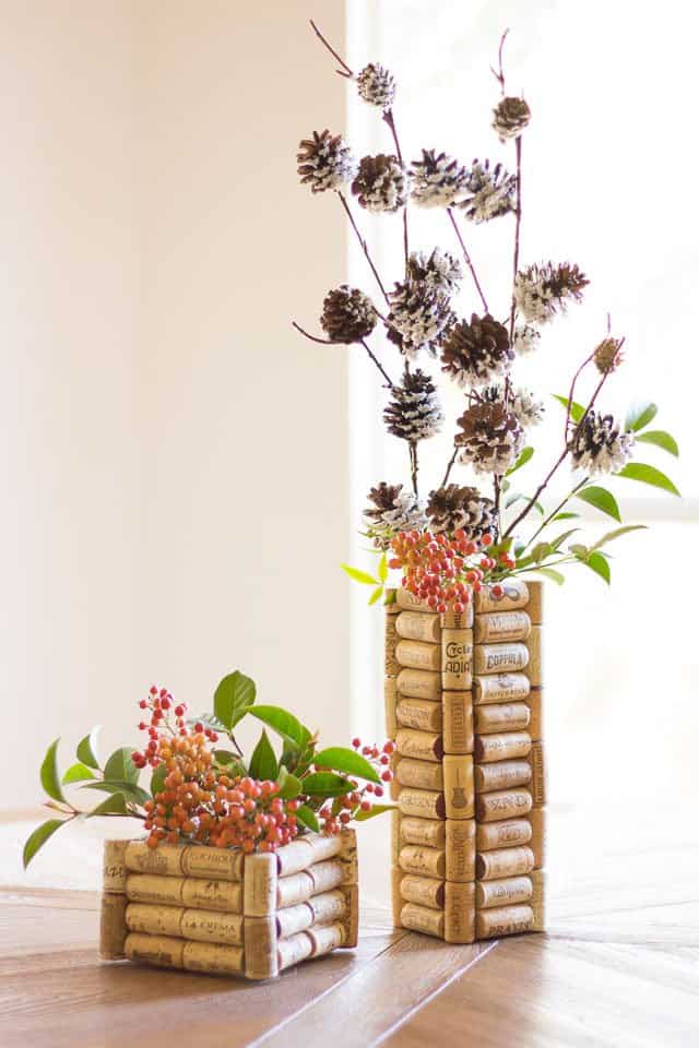 USE CORKS TO CREATE PLANT VASES