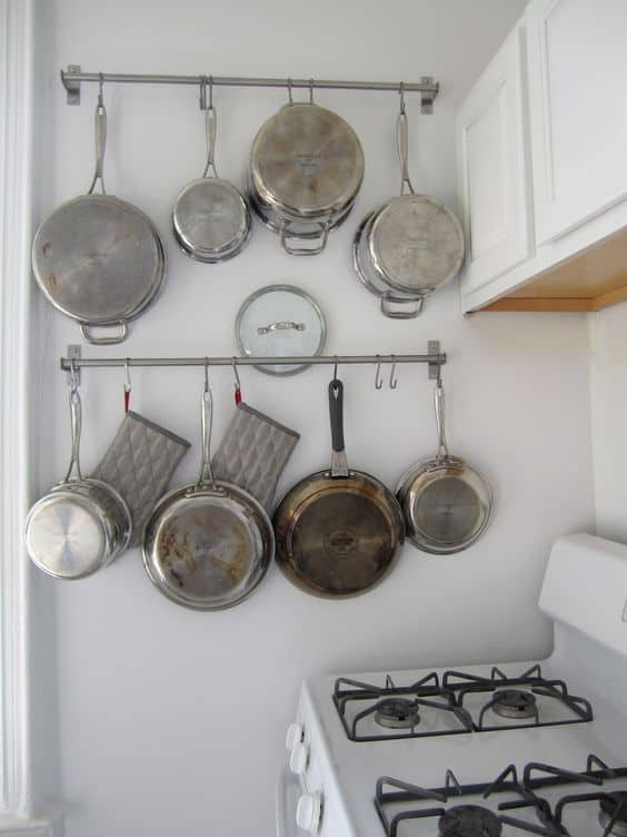 Emphasize Small Spaces With Kitchen Wall Storage Ideas-homesthetics (6)