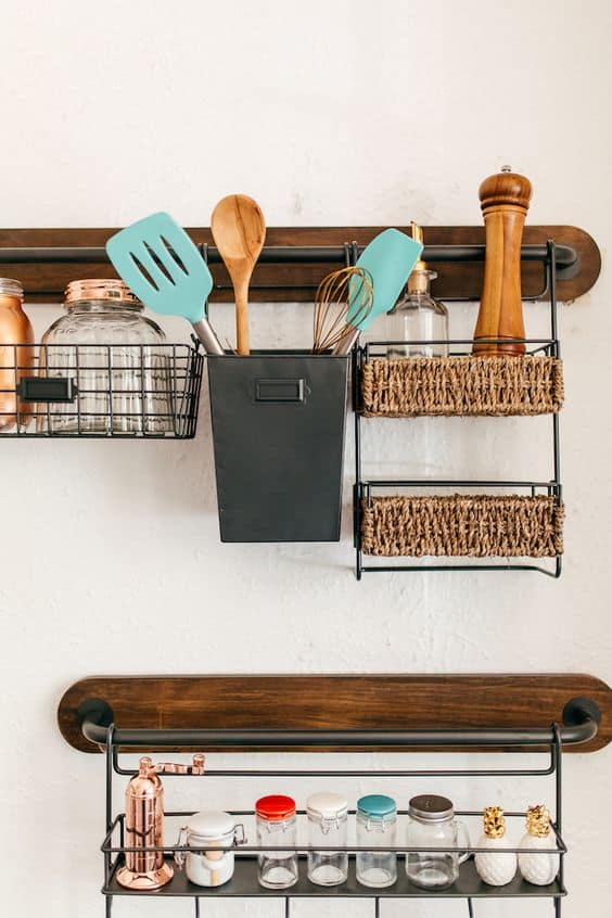 Emphasize Small Spaces With Kitchen Wall Storage Ideas-homesthetics (9)