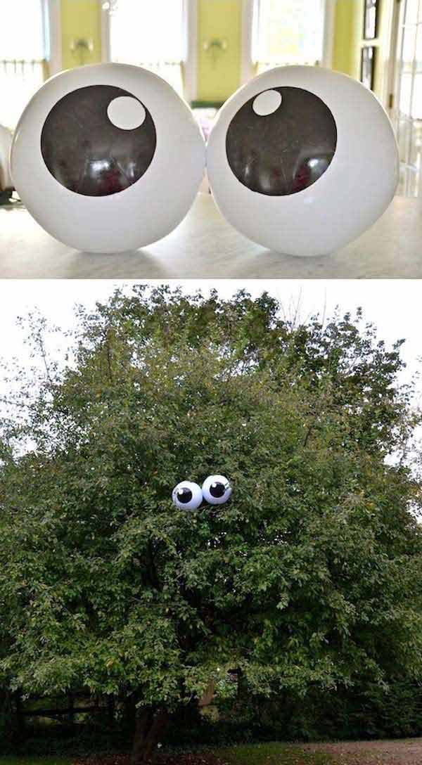 99 Enchanting and Spooky Ways to Decorate Trees for Halloween (10)