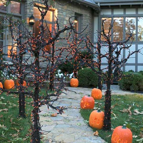 99 Enchanting and Spooky Ways to Decorate Trees for Halloween (6)