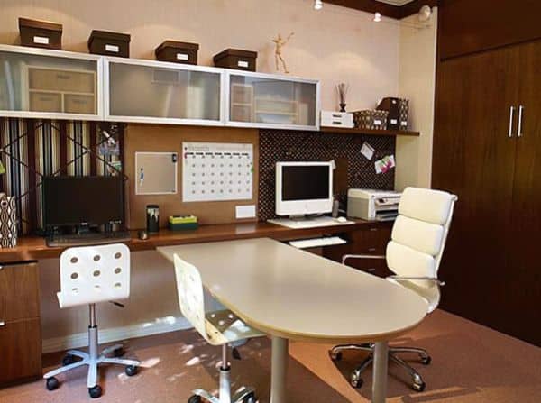 Workstations-design-combined-with-a-shared-planning-board