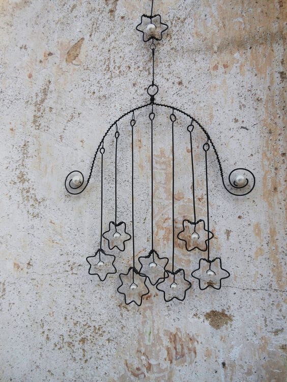 14. CREATE ADORABLE WIND CHIMES WITH WIRE AND STONES