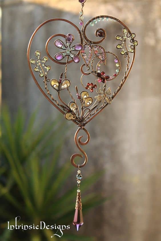6. CRAFT A BEAUTIFUL WIRE HEART FOR YOUR GARDEN