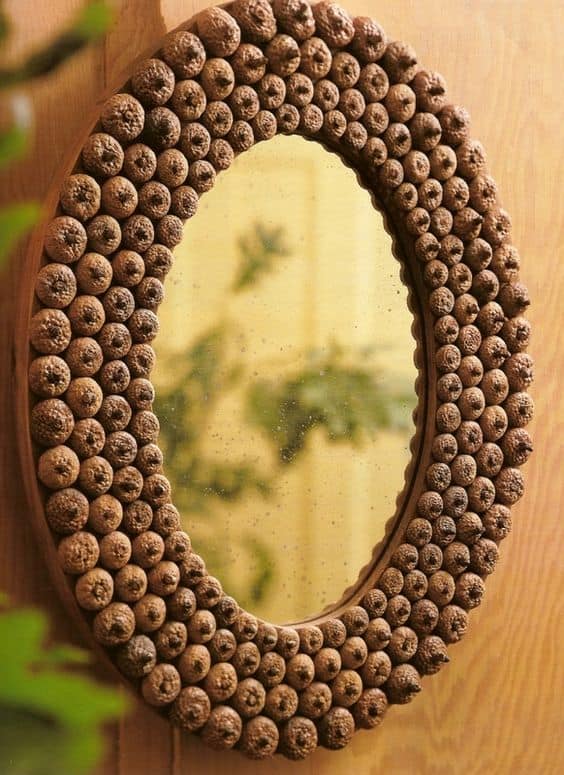 27. DECORATE A MIRROR WITH ACORNS 