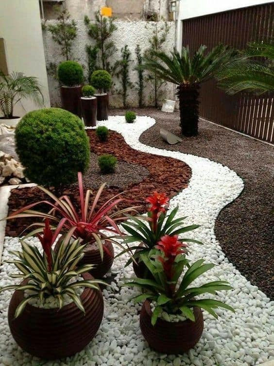 15. CREATING ART IN SMALL FRONT YARD LANDSCAPING